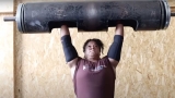 Strongwoman Andrea Thompson traint met Laurence Shahlaei en kondigt wereldrecordpoging aan