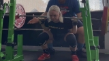 Powerlifter Heather Connor behaalt een squat-PR met meer dan 20 pond