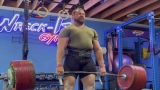 Strongman Martins Licis verplettert een Block Pull Deadlift van meer dan 1.000 pond voor 4 herhalingen