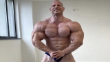 Bodybuilder Michal Križánek weegt een kolossale 293 pond in de nieuwste lichaamsbouw-update