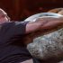 Larry Wheels squats 495 pond voor 15 herhalingen
