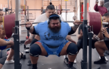 Powerlifter Jesus Olivares (+120KG) doorbreekt de 1.000-pond squat-barrière voor een nieuwe PR