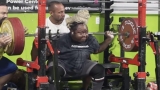 Powerlifter Sherine Marcelle (90KG) squats 4 pond over het wereldrecord, twee keer, in training