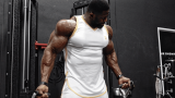 Andrew Jacked traint schouders en biceps met Larry Wheels